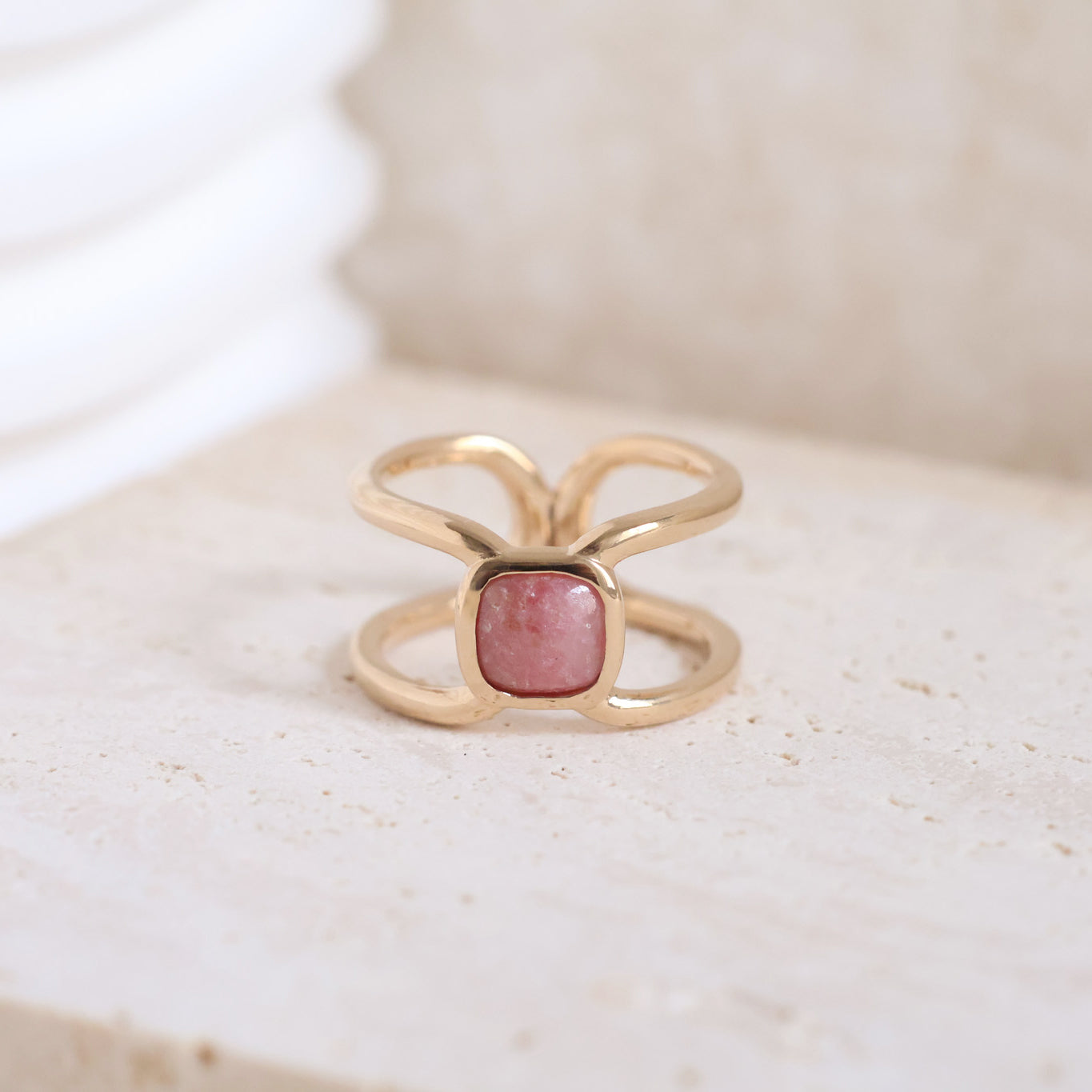 Bague Elia carrée Rhodonite rose plaqué or