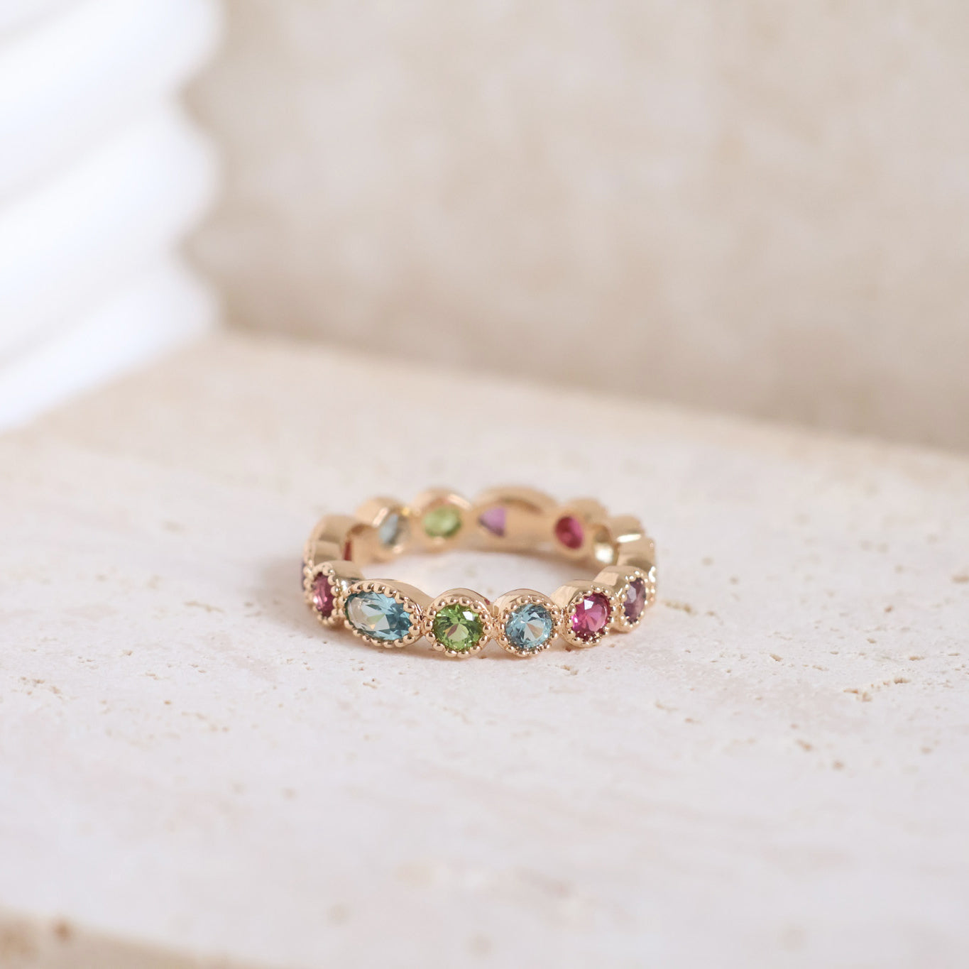 Bague fine Avalon maillons ovales oxydes multicolores plaqué or