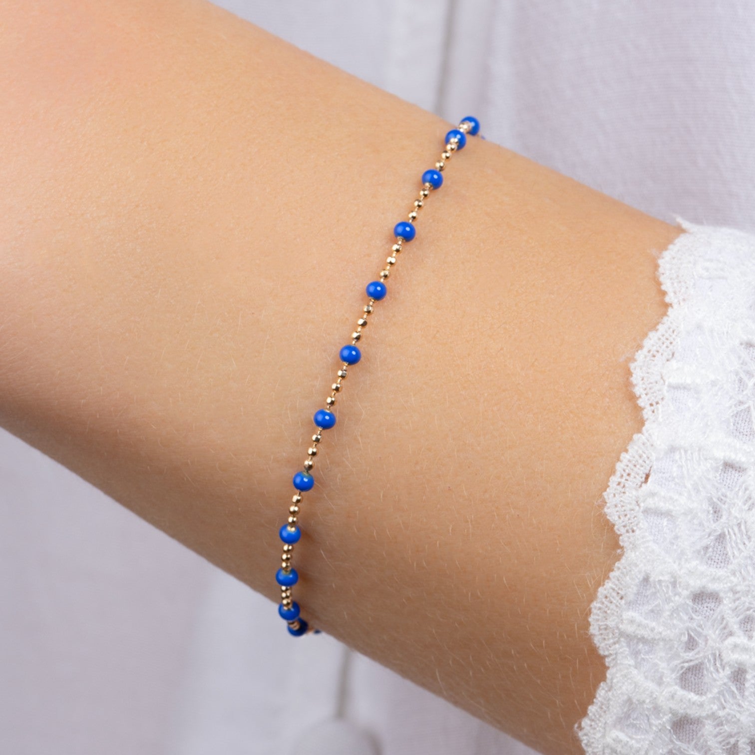 Bracelet Almaria 18cm perles laquées bleu plaqué or