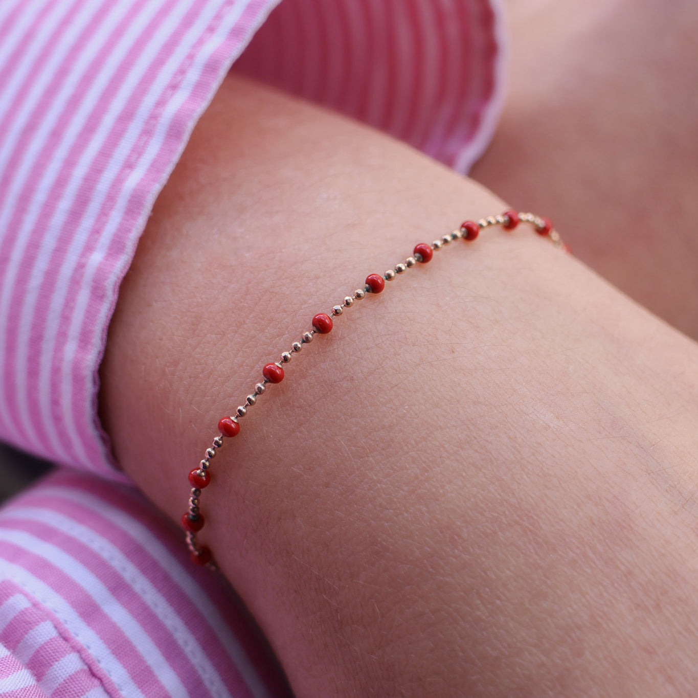 Bracelet Almaria 18cm perles laquées rouge plaqué or