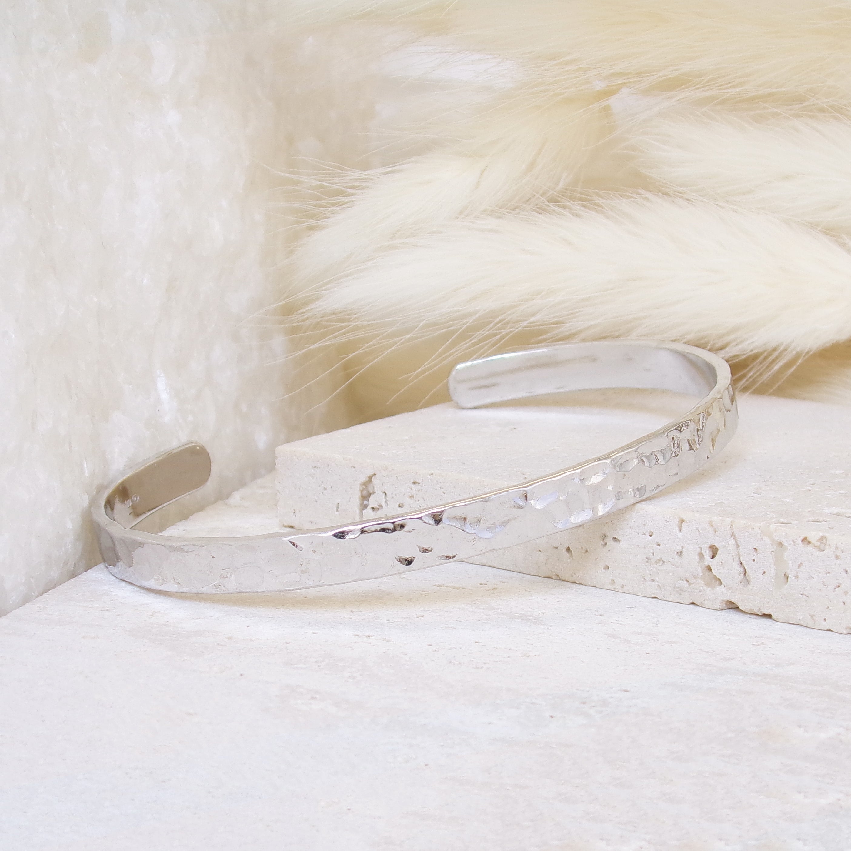 Bracelet Nala jonc ouvert martelé argent