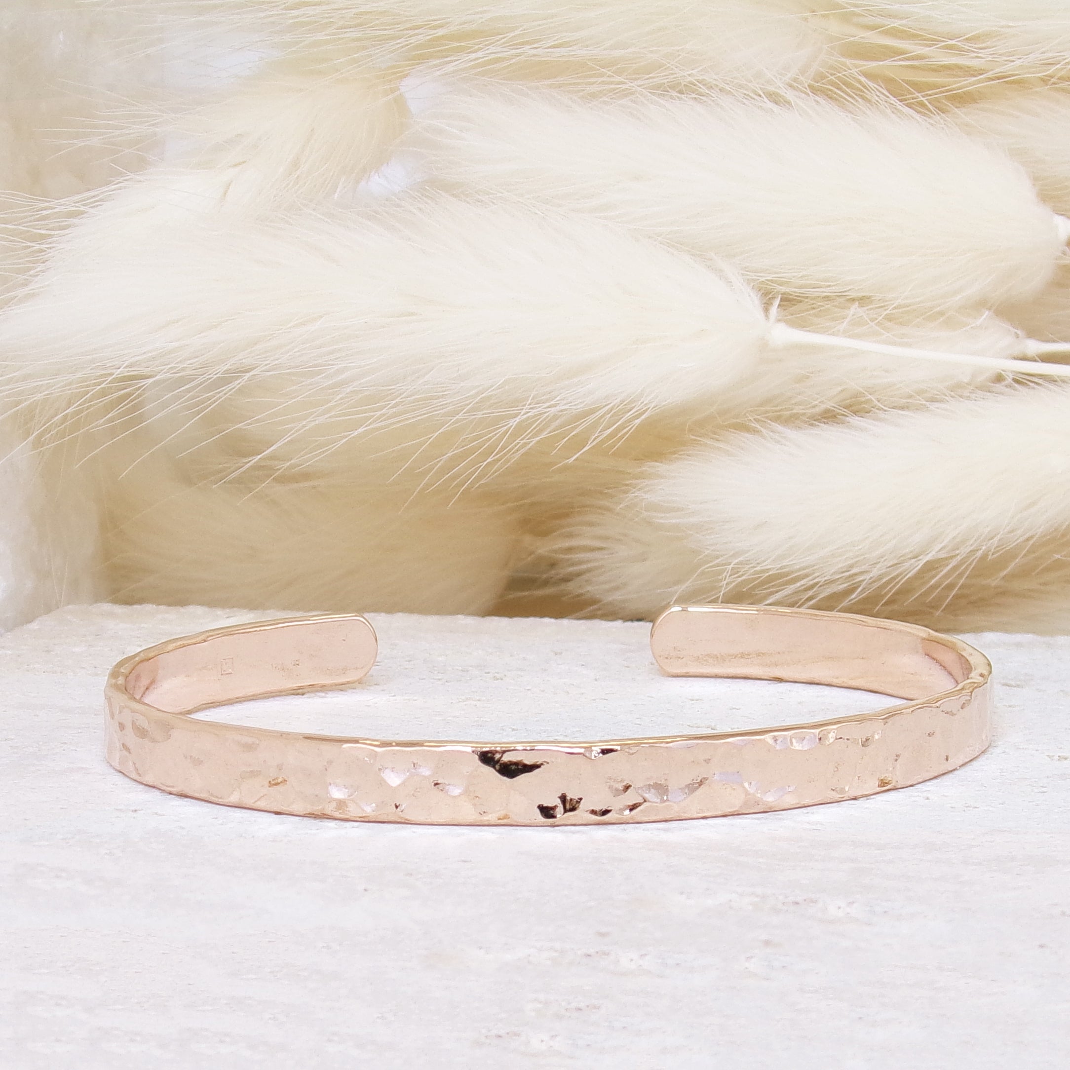 Bracelet Nala jonc ouvert martelé plaqué or rose