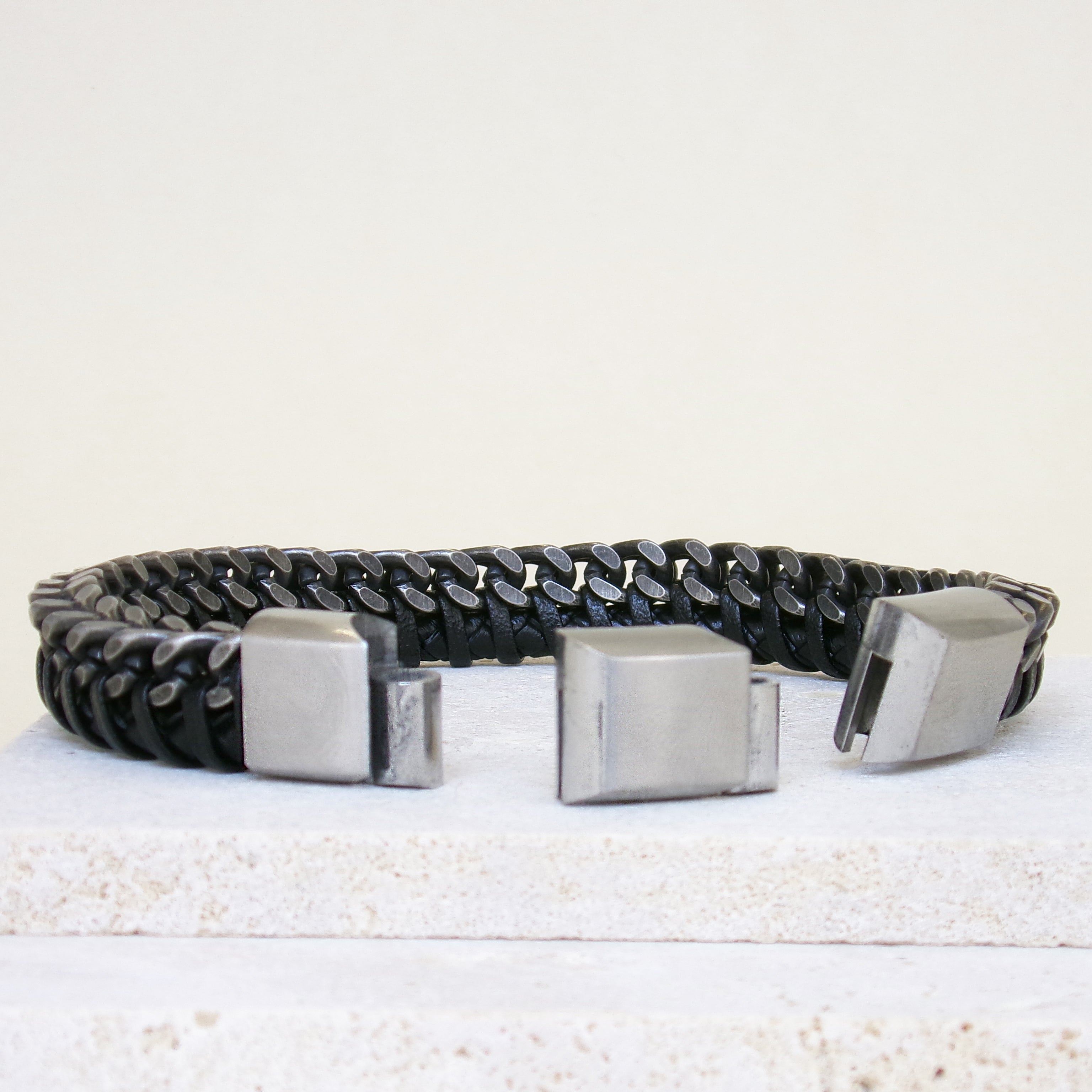 Bracelet Johnny cuir noir titane et acier inoxydable