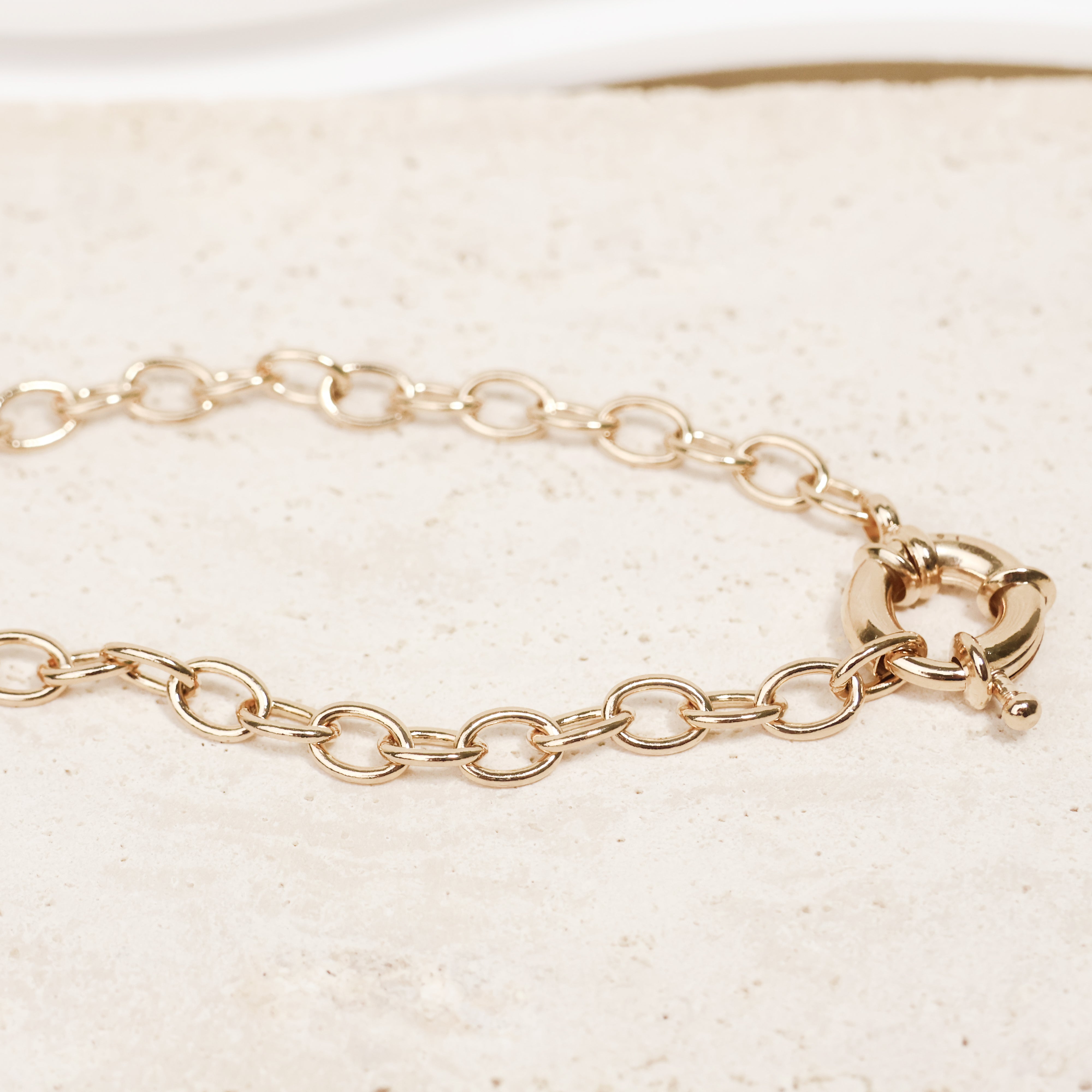 Bracelet Billie en plaqué or 18K, 18 cm, fermoir marin, maillons larges, personnalisable, bijou tendance Joyamada