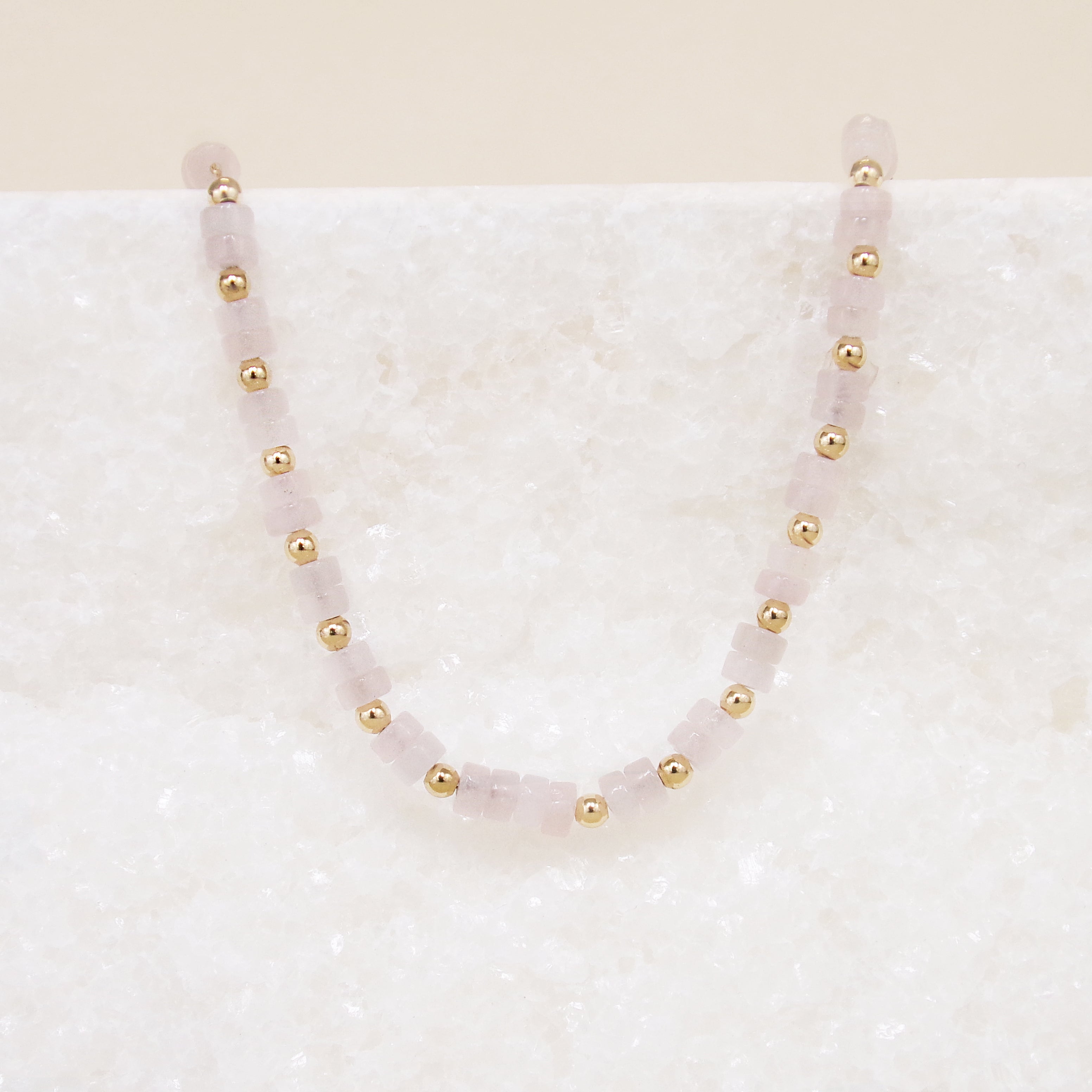 Collier Gaia perles quartz rose plaqué or