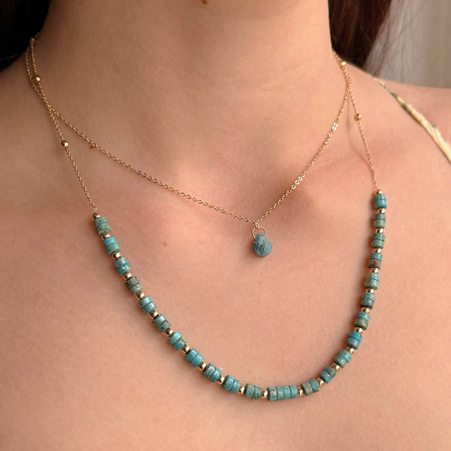 Collier Malaya pendentif apatite bleue plaqué or