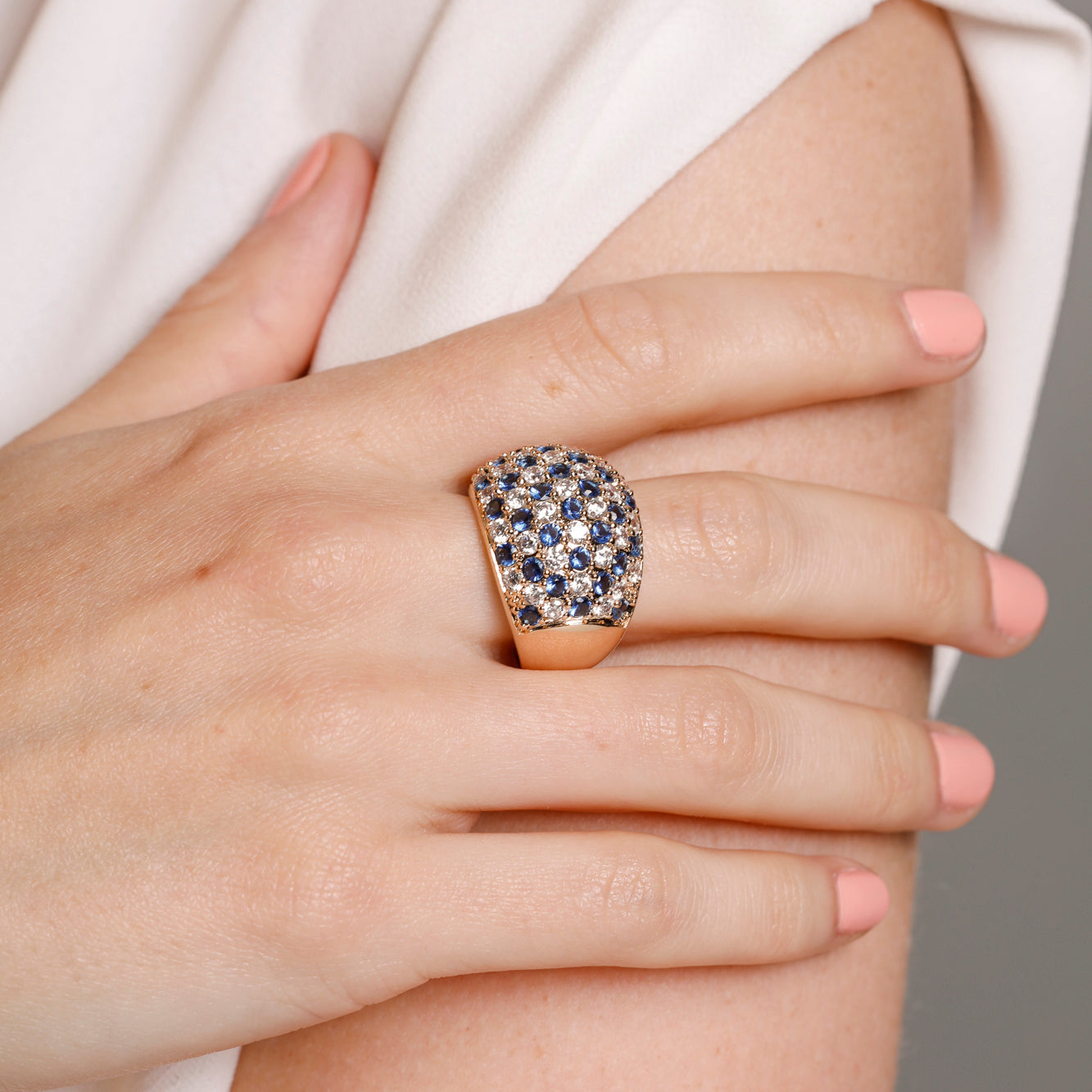 Bague bombée Nolita oxydes blancs et bleus plaqué or