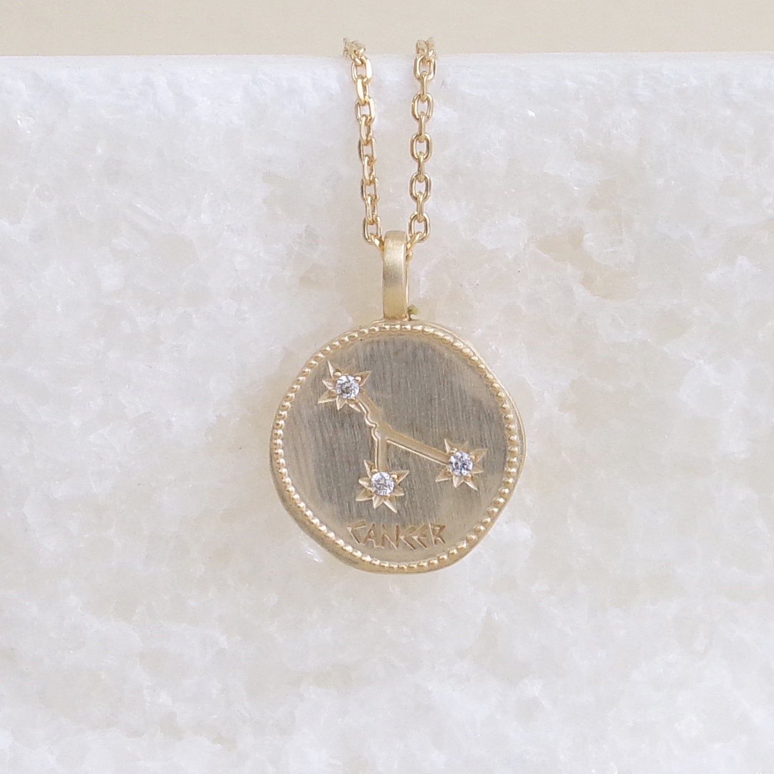 Pendentif Médaille constellation Cancer plaqué or