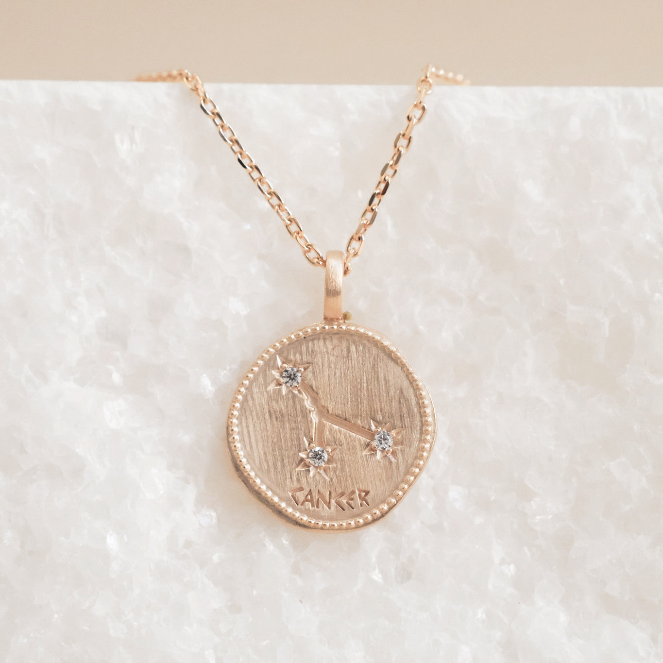 Pendentif Médaille constellation Cancer plaqué or