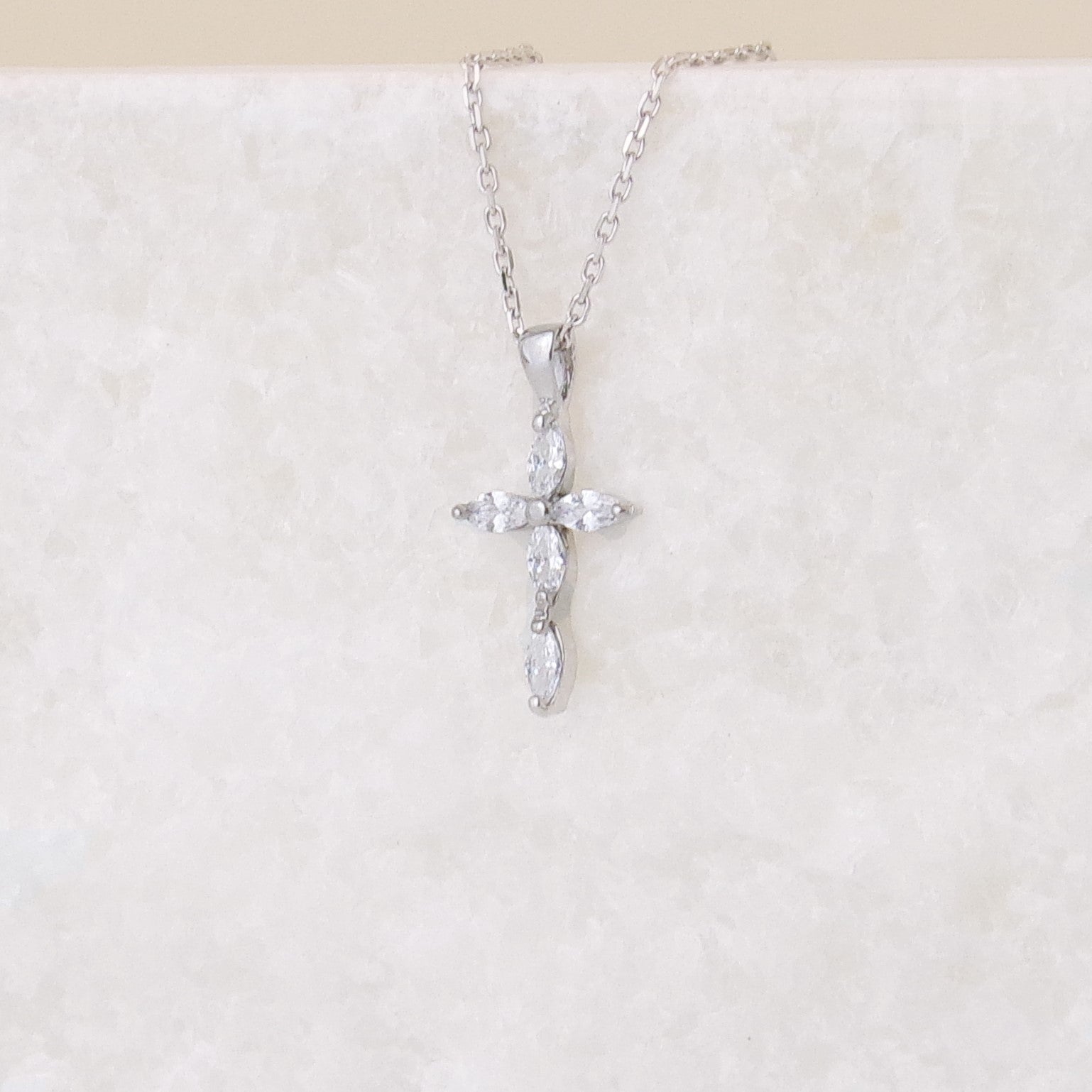 Pendentif Croix stylisée oxydes argent