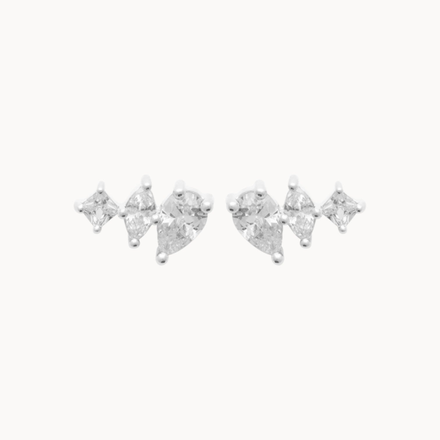 Boucles d'oreilles puces avec trois pétales oxydes de zirconium en argent 925 rhodié